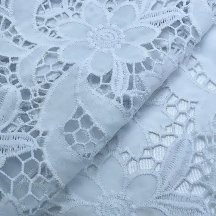 Tecido Bordado Richelieu Rosas