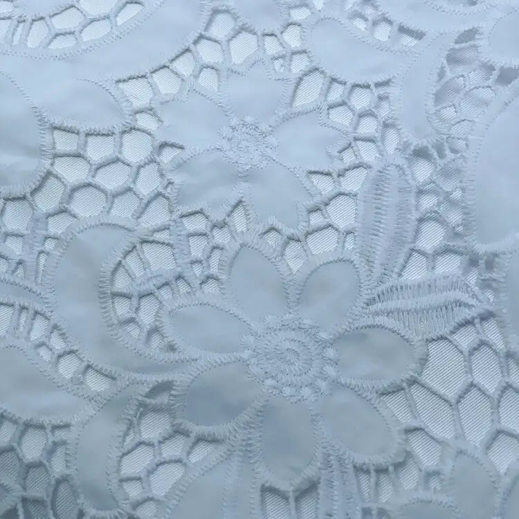 Tecido Bordado Richelieu Rosas