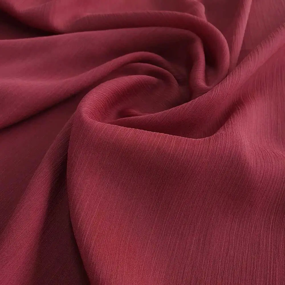 Musseline de chiffon bordô liso, toque macio para vestimentas finas.