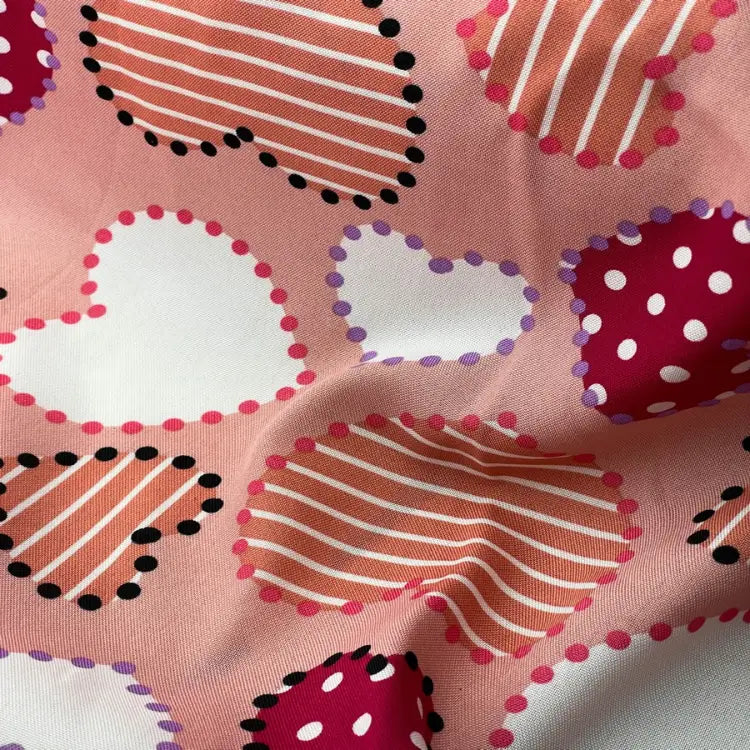 Tecido Oxford Corações Vibrantes