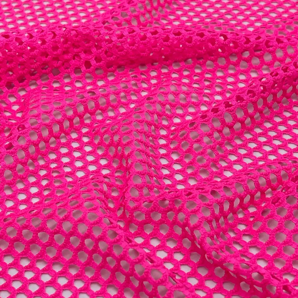 Tecido de malha arrastão poliéster em rosa neon, chamativo para moda urbana e peças destacadas com toque moderno.