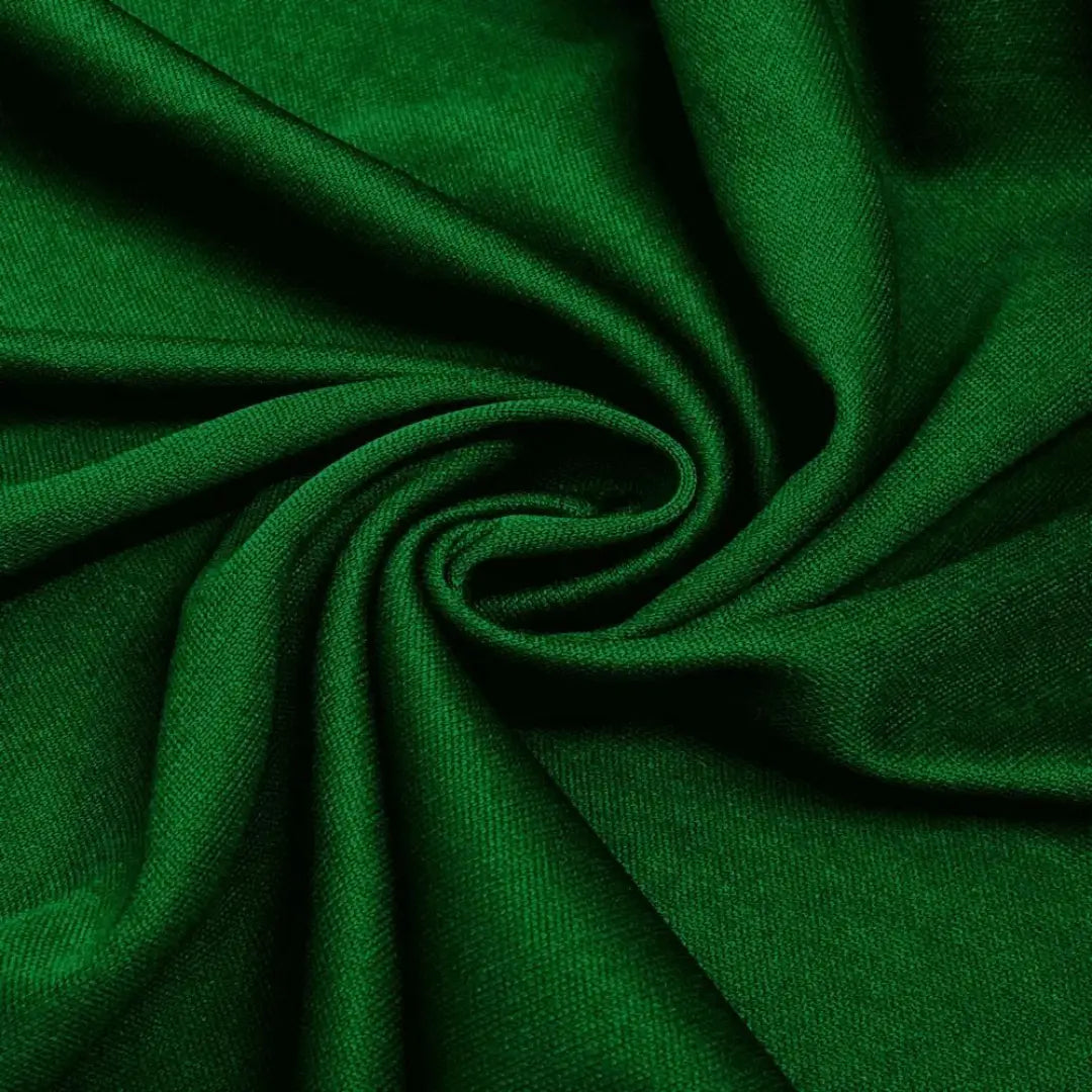 Malha helanca light verde bandeira, durável e flexível, adequada para uniformes e moda casual.