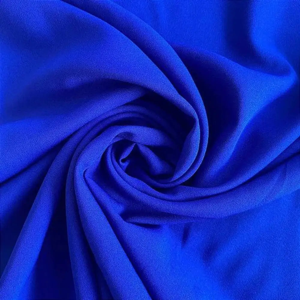 Tecido crepe hi-twist azul royal intenso com superfície texturizada e espiral central.
