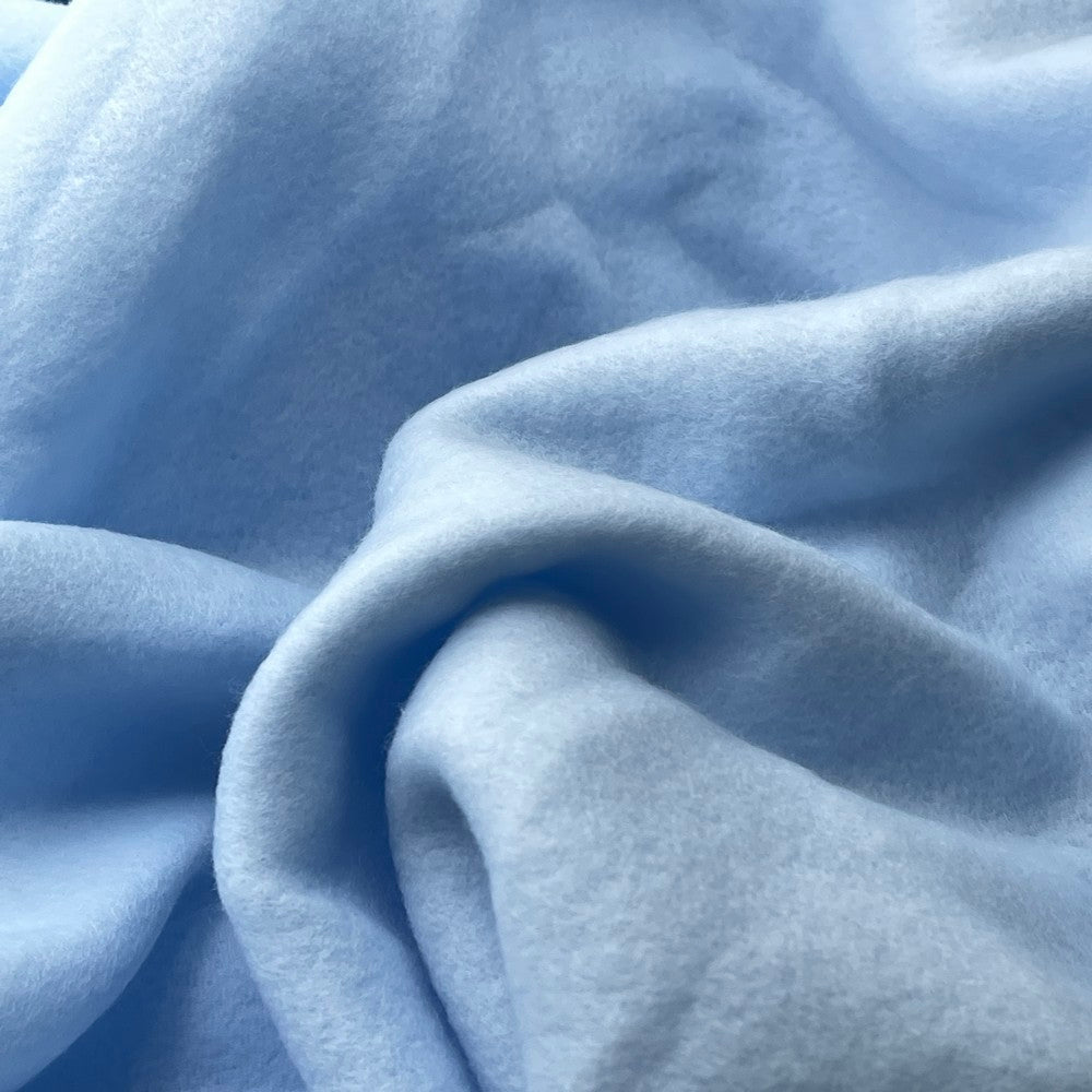 Tecido soft azul bebê, tranquilizante e ideal para quartos infantis.