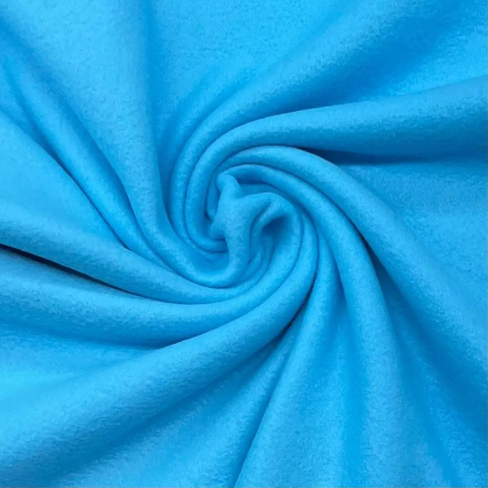 Tecido soft na cor azul turquesa, com textura confortável e visual atraente.