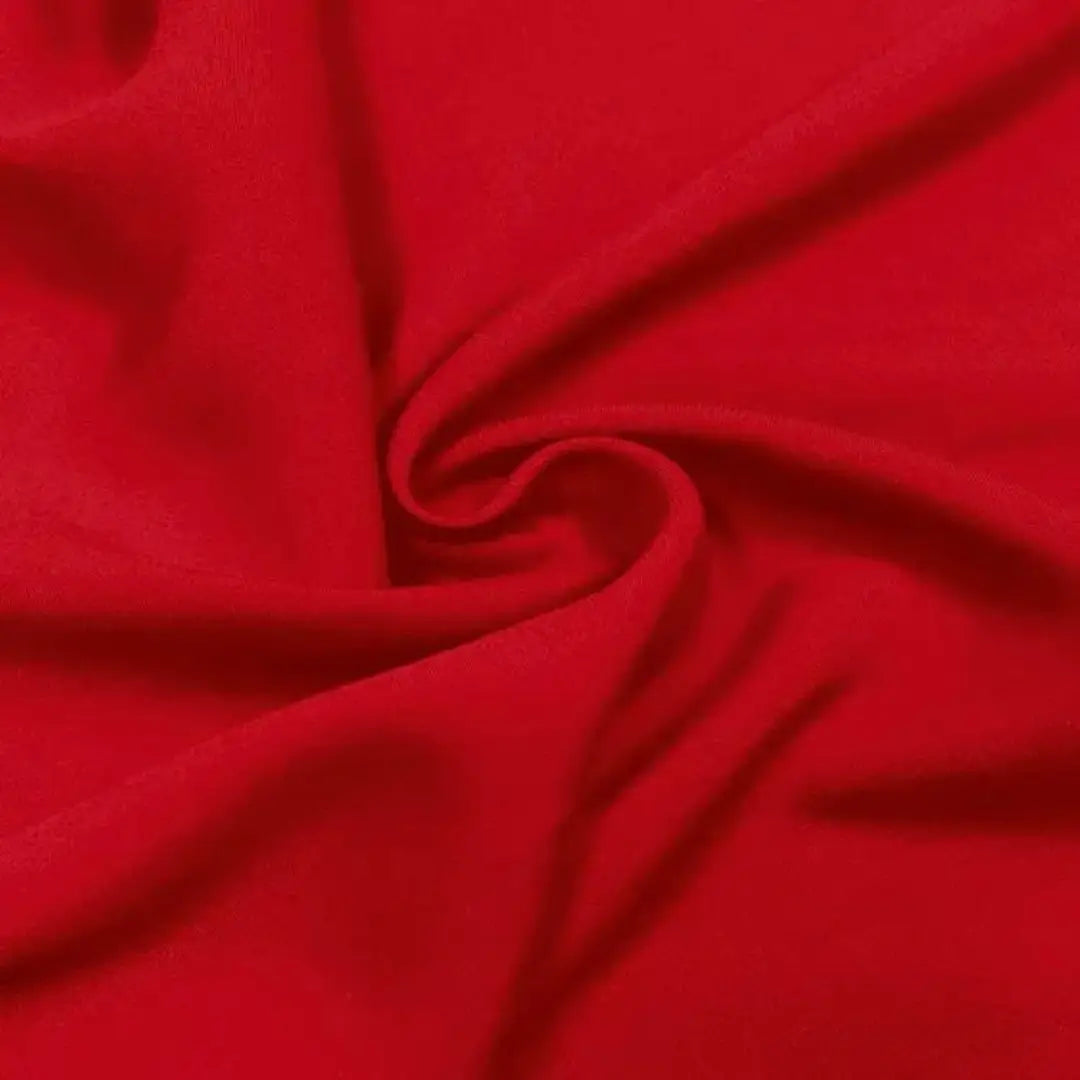 Tecido viscose vermelho, com caimento elegante e acabamento suave.